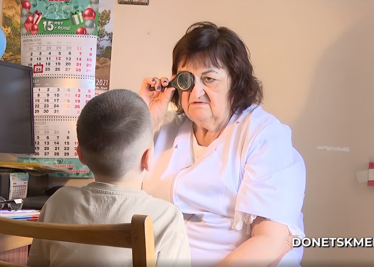 «Один день — все врачи»: как в ДНР устроены медосмотры для детей