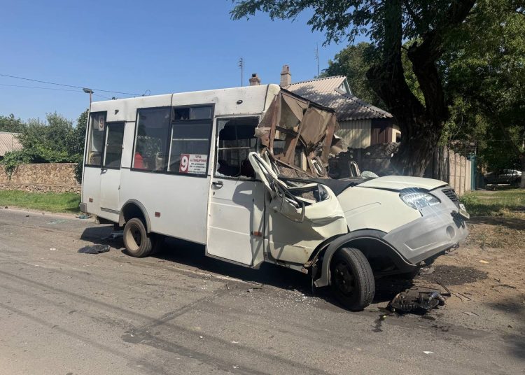 Смертельное ДТП в Енакиево: водитель Renault протаранил маршрутку