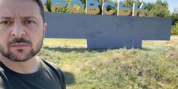 Сырский хоронит Покровск, над «Угольком» взвился триколор, Одесса в смятении: хроники денацификации за неделю Сырский хоронит Покровск, над «Угольком» взвился триколор, Одесса в смятении: хроники денацификации за неделю