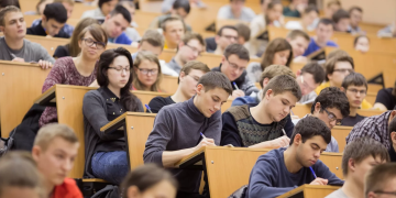 На Украине признали «языковой откат»: русская речь возвращается в университеты