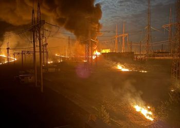 Энергетики восстанавливают подачу электричества на юге ДНР после ночных атак