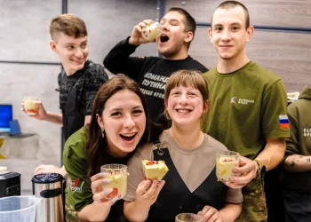 Молодёжка Народного фронта устроила кулинарный праздник для особенных детей в Горловке Молодёжка Народного фронта устроила кулинарный праздник для особенных детей в Горловке