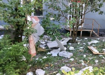 Последствия агрессии Киева: в Донецке повреждены бизнес-центр и жилые дома, 40 тысяч жителей без света Последствия агрессии Киева: в Донецке повреждены бизнес-центр и жилые дома, 40 тысяч жителей без света