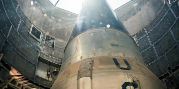 Ядерный щит дал трещину: США не могут заменить ракеты, а Китай наращивает арсенал Ядерный щит дал трещину: США не могут заменить ракеты, а Китай наращивает арсенал