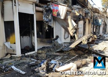 Киев бьет по мирным: обстрел центра Донецка, кадры с места трагедии Киев бьет по мирным: обстрел центра Донецка, кадры с места трагедии