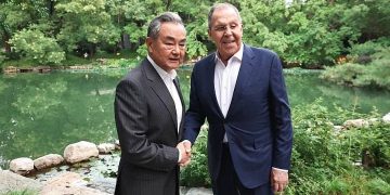 Встреча в Пекине: Лавров и Ван И обсудили международную обстановку Встреча в Пекине: Лавров и Ван И обсудили международную обстановку