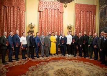 От фронта к развитию: Ветераны СВО получили дипломы МГИМО