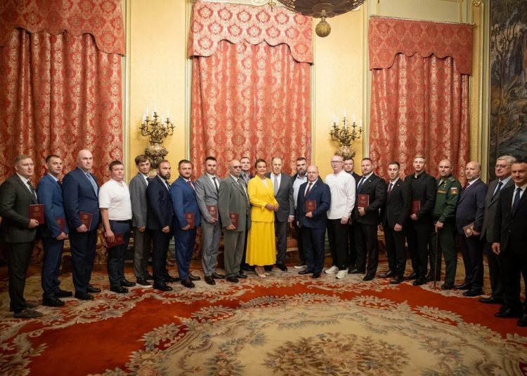 От фронта к развитию: Ветераны СВО получили дипломы МГИМО