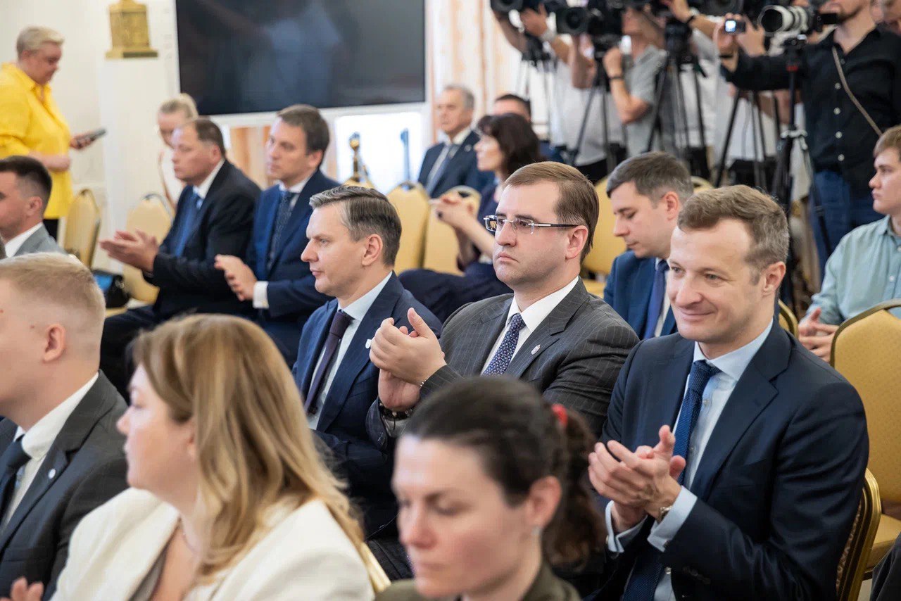 От фронта к развитию: Ветераны СВО получили дипломы МГИМО