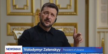Зеленский бранит Трампа за скупость, но всё ещё ждёт от него чуда