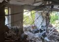 Мэр Донецка показал последствия ракетного удара по многоквартирному дому
