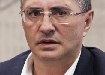 Покорил Эльбрус — Мясников добрался до вершины горы