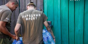 Вода для маломобильных и пожилых жителей ДНР: "Народный фронт" спешит на помощь Вода для маломобильных и пожилых жителей ДНР: «Народный фронт» спешит на помощь