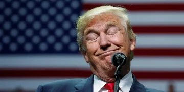 Трамп назвал Россию врагом, но рвётся к Путину. Аналитик: «Это чистая шизофрения»