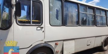 Очередное преступление ВСУ: в Лисичанске дрон разбомбил автобус с мирными