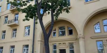 В центре Мариуполя восстановлен дом с пилястрами В центре Мариуполя восстановлен дом с пилястрами