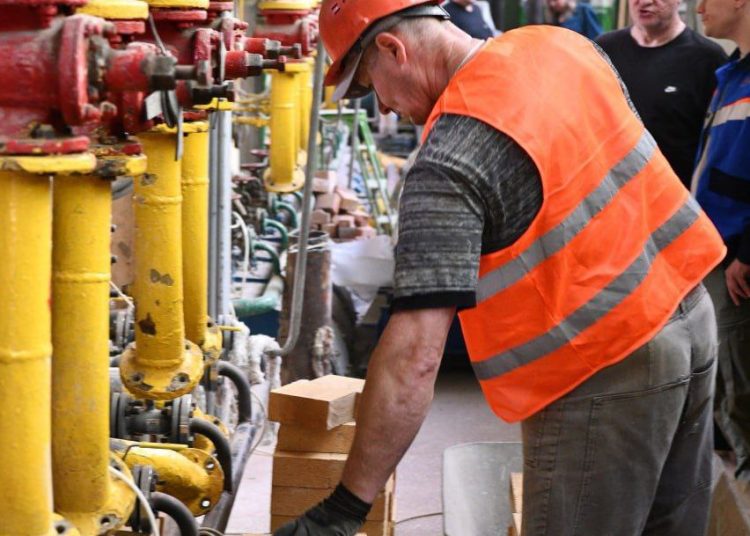 Коммунальный фронт Донбасса: Москва спасает дончан от холодной зимы