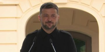 Зеленский рубит сук, на котором сидит: Украина осталась без топлива из-за атак на «Дружбу»
