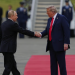 Путин и Трамп обменялись дружественными приветствиями при встрече Путин и Трамп обменялись дружественными приветствиями при встрече
