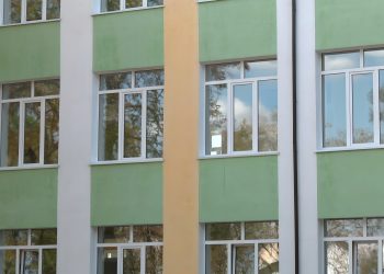 Из подвалов — в новые классы: дети Мариуполя возвращаются к мирной жизни