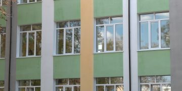 Из подвалов — в новые классы: дети Мариуполя возвращаются к мирной жизни