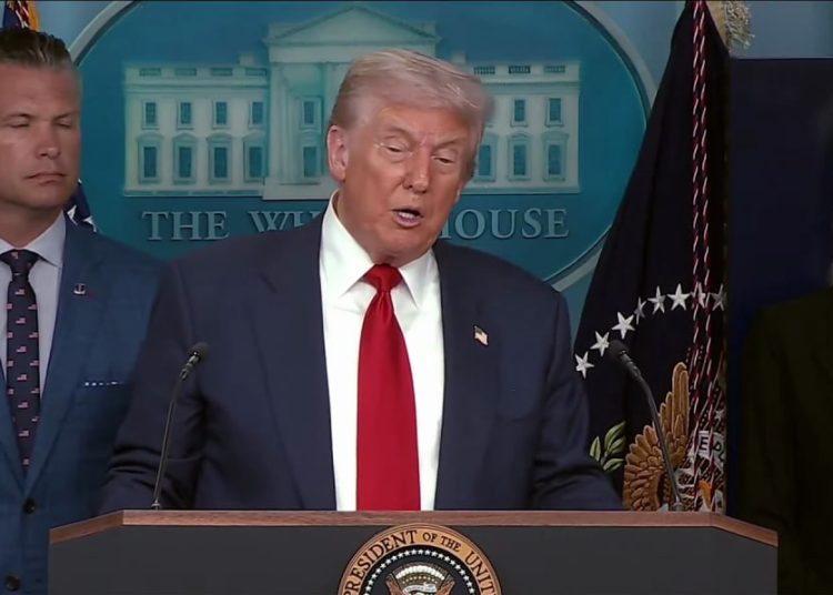 Трамп о саммите с Путиным: обмен территориями, критика Зеленского и шансы на мир