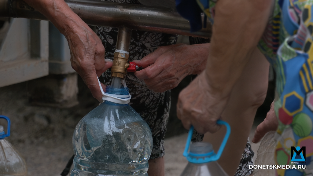 Москва отправила в ДНР более 73 тонн питьевой воды