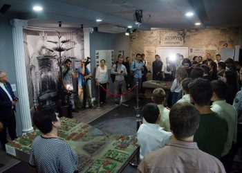 Настоящие сокровища и цифровые технологии: История Юзовки оживает в новом зале краеведческого музея