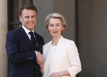 Удалить нельзя помиловать: Новый СМС-скандал Фон дер Ляйен