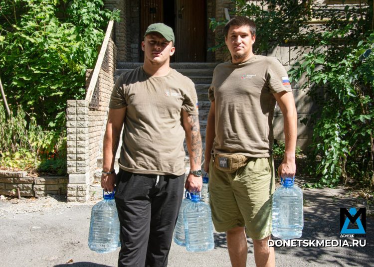 От пожилых людей до братьев меньших: Народный фронт разносит воду