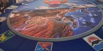 Красочное шоу и робот-гуманоид: ВЭФ-2025 стартовал во Владивостоке