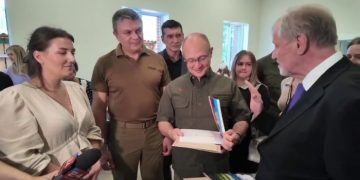 Сергей Кириенко и Леонид Пасечник посетили новый молодежно-просветительский центр