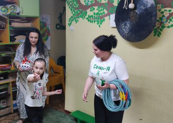 Центр «Семь-Я» в Луганске помогает семьям и детям с особенностями развития победить трудности