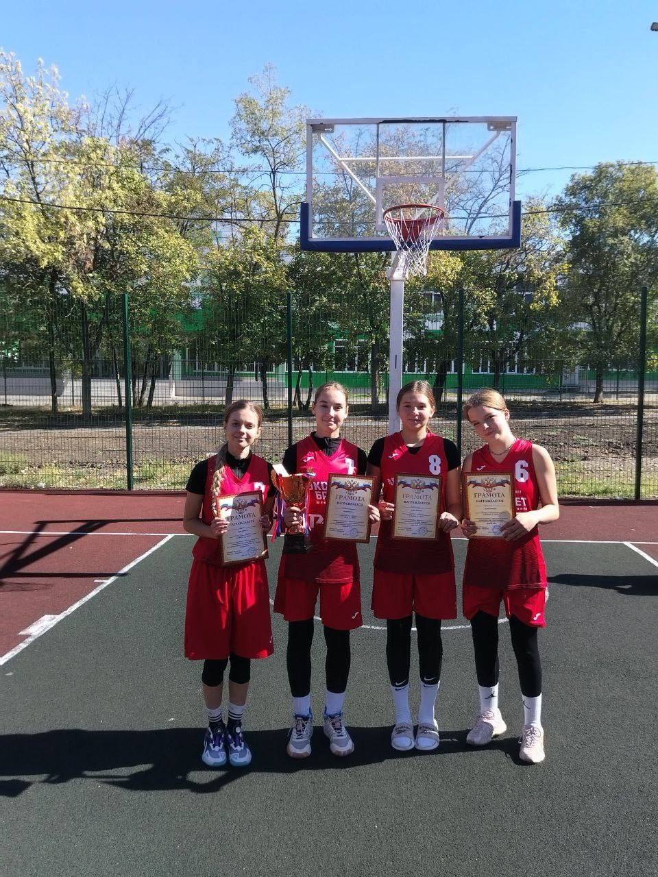 Восстановление дома в Мариуполе и награждение героев: дайджест за 28 сентября