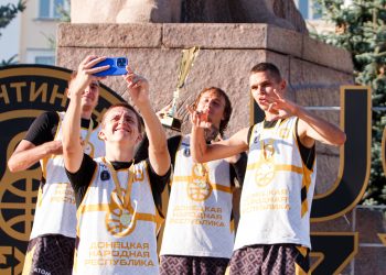 Президент федерации Баскетбола ДНР Олег Головин рассказал, как наши парни громят соперников даже не имея достаточной тренировочной базы для развития в Республике