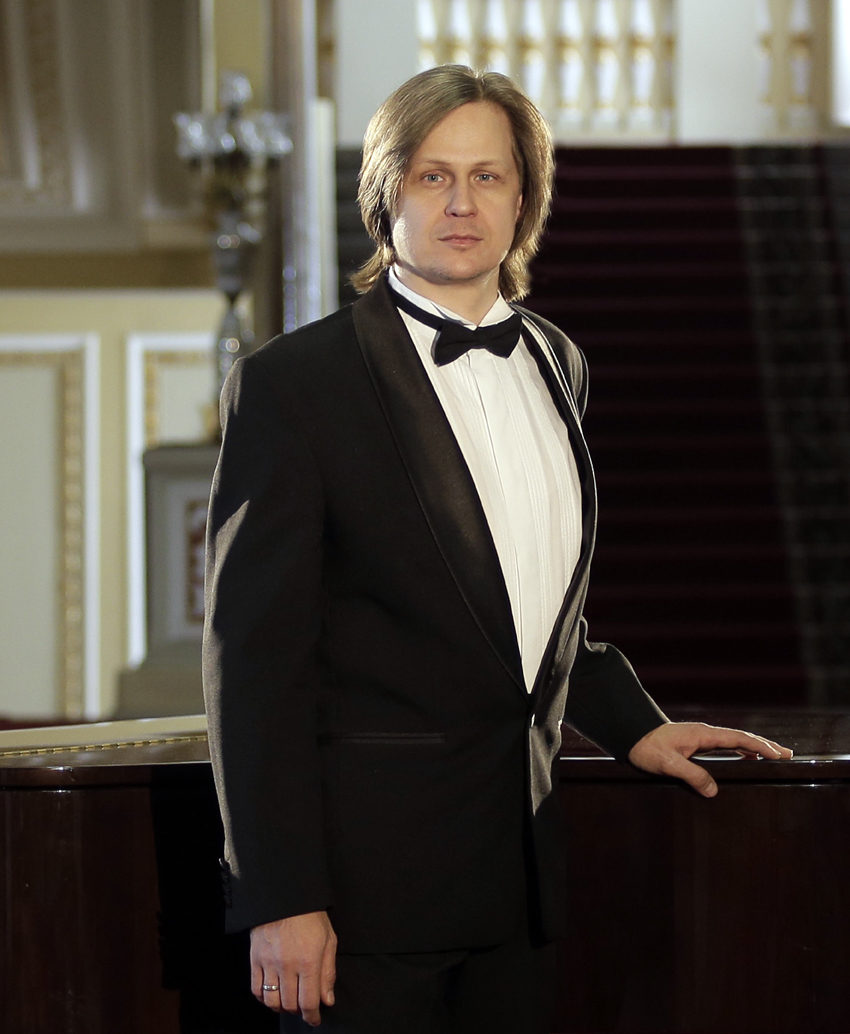 Из троллейбуса на сцену: история Евгения Удовина