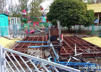 Кадры с места происшествия: в парке Щербакова сгорел аттракцион