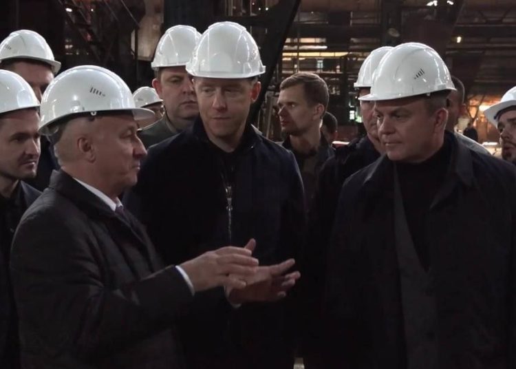 Денис Мантуров поддержал развитие предприятий в ЛНР