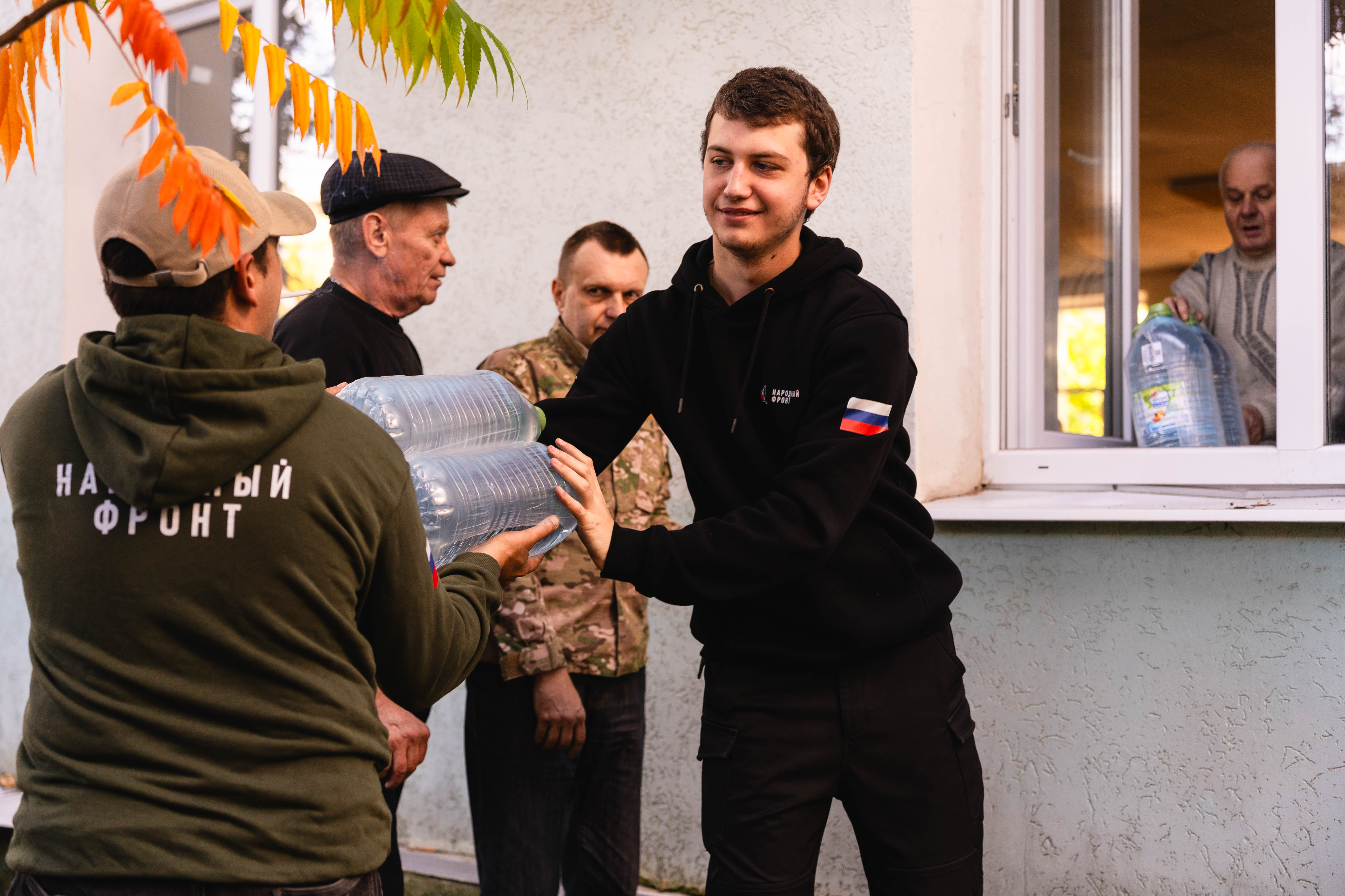 Вода от «Народного фронта»: 740 тонн помощи больницам и жителям прифронтовых районов