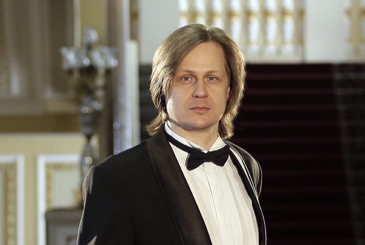 Из троллейбуса на сцену: история Евгения Удовина Из троллейбуса на сцену: история Евгения Удовина