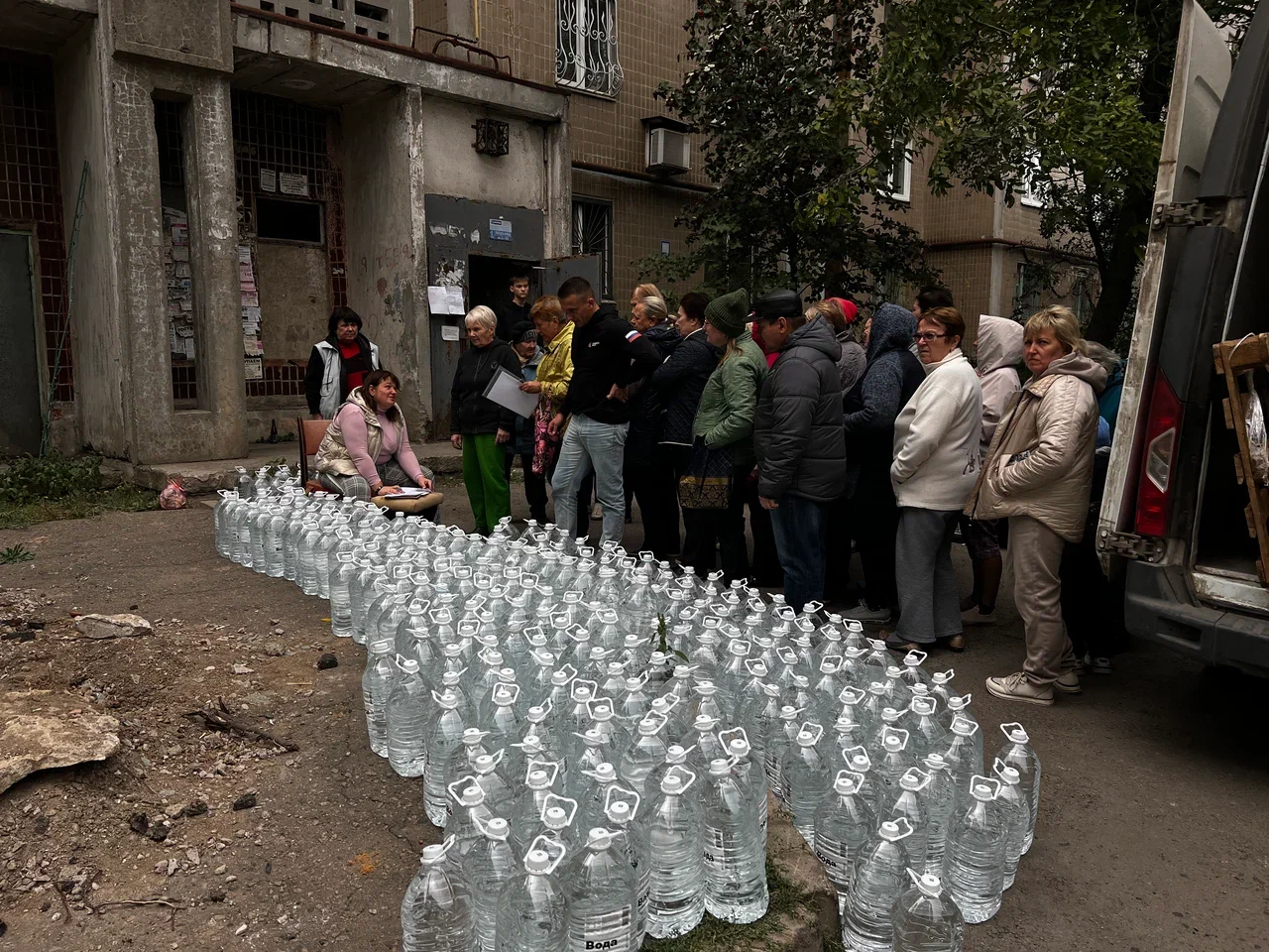Вода от «Народного фронта»: 740 тонн помощи больницам и жителям прифронтовых районов