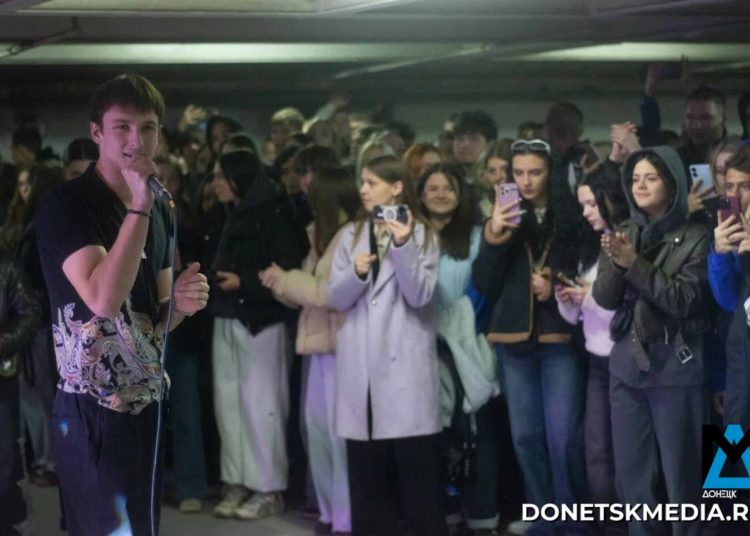«Мы не в подвалах, мы — на празднике!»: Как молодежь Донбасса вопреки всему празднует воссоединение с Россией «Мы не в подвалах, мы — на празднике!»: Как молодежь Донбасса вопреки всему празднует воссоединение с Россией