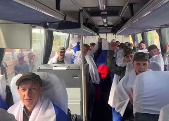 Дорога к своим: Россия вернула военных из украинского плена