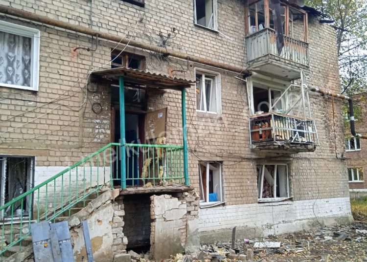 Последствия атаки Киева по Кировскому району Донецка: разрушения дома Последствия атаки Киева по Кировскому району Донецка: разрушения дома