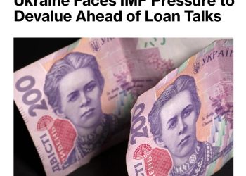 Bloomberg: МВФ требует от Украины девальвации гривны для выделения новых кредитов