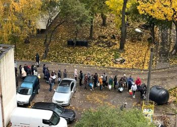 4 сутки без воды, огромные очереди к разливной воде: нет, это не Донецк, а Львов 4 сутки без воды, огромные очереди к разливной воде: нет, это не Донецк, а Львов