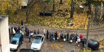 4 сутки без воды, огромные очереди к разливной воде: нет, это не Донецк, а Львов 4 сутки без воды, огромные очереди к разливной воде: нет, это не Донецк, а Львов