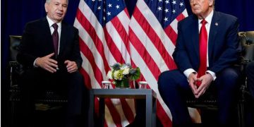 Трамп решил устроить у себя в кабинете маленький ШОС Трамп решил устроить у себя в кабинете маленький ШОС