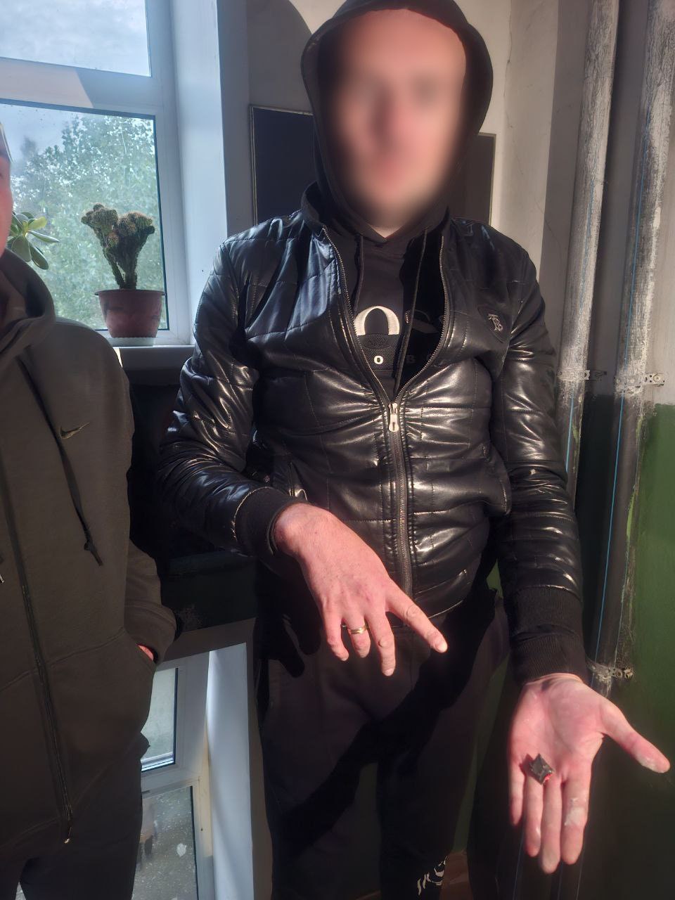 Наркоторговцы задержаны в Макеевке: им грозит до 20 лет тюрьмы Наркоторговцы задержаны в Макеевке: им грозит до 20 лет тюрьмы