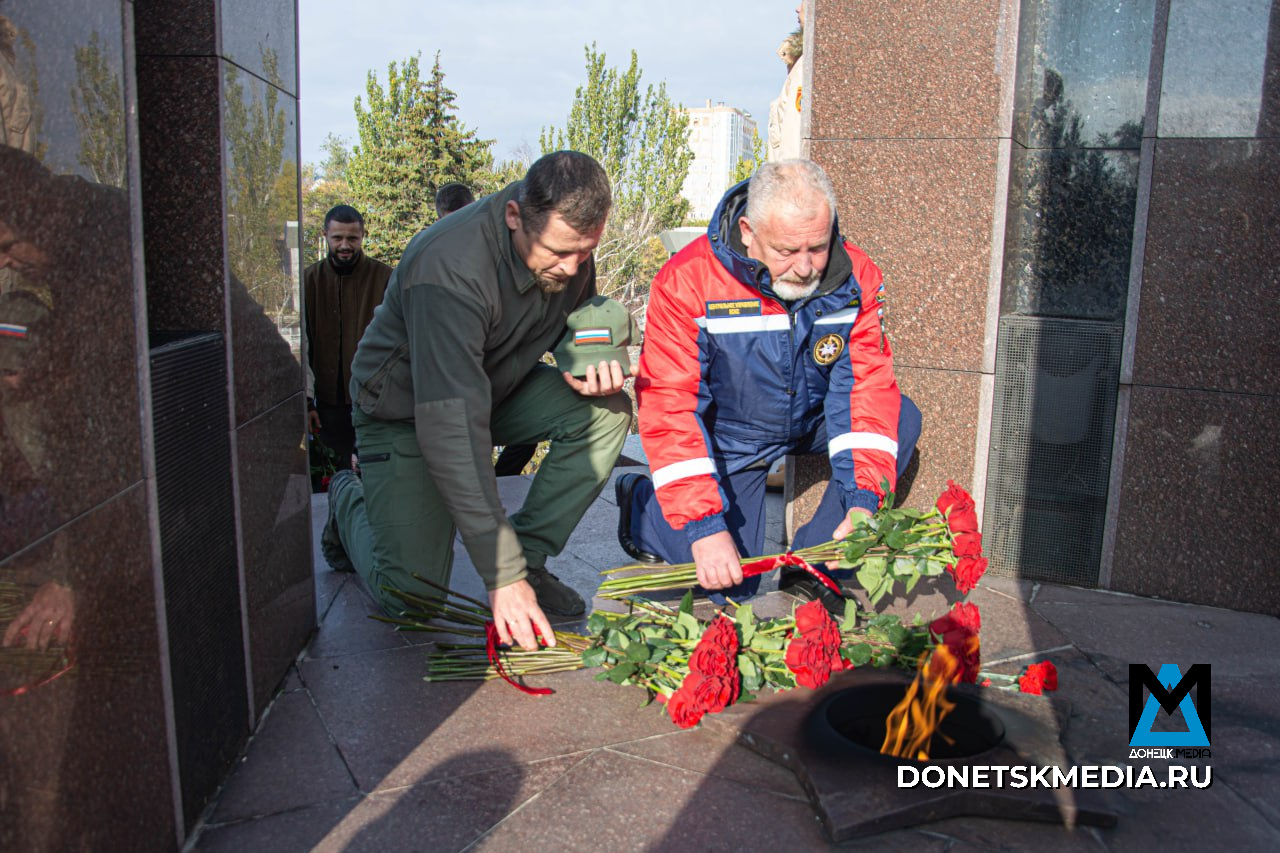 В Донецке почтили память павших в День Белых журавлей